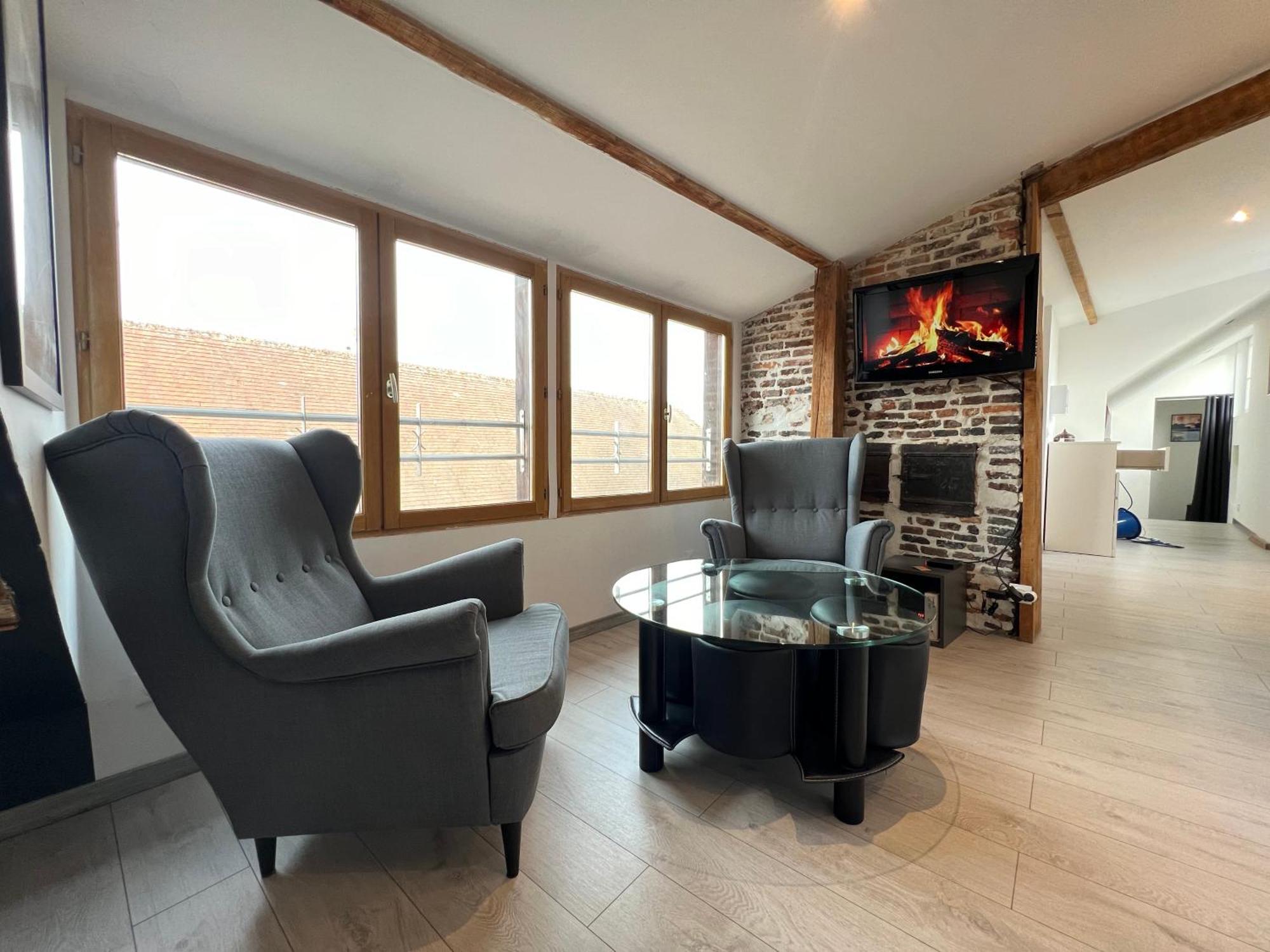 Bellevue Appartement Sous Les Toits Hypercentre Climatise Dole Exterior photo